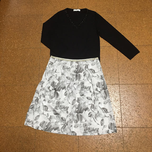 自由区(ジユウク)の自由区 お花柄スカート 美品 レディースのスカート(ひざ丈スカート)の商品写真