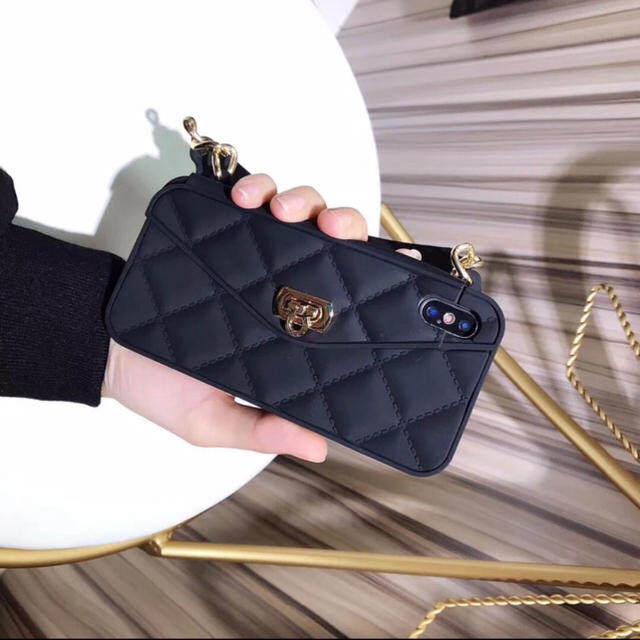 AZUL by moussy(アズールバイマウジー)のiPhoneケース ミニバッグ風 スマホ/家電/カメラのスマホアクセサリー(iPhoneケース)の商品写真