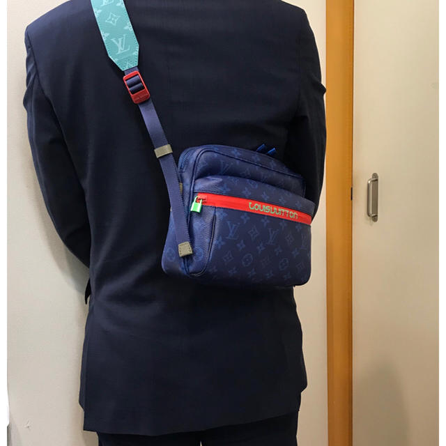 LOUIS VUITTON - LOUIS VUITTONコレクションメッセンジャーバックの