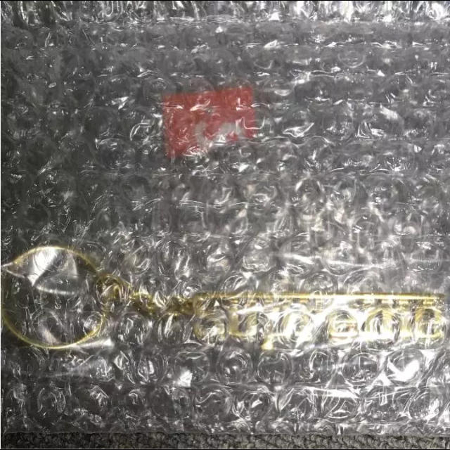 Supreme(シュプリーム)のSupreme Grand Prix Keychain ゴールド メンズのファッション小物(キーホルダー)の商品写真