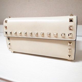 VALENTINO(財布 ・ ホワイト/白色系)のフリマアイテム一覧 VALENTINO(財布 ・ ホワイト/白色系)のフリマアイテム一覧