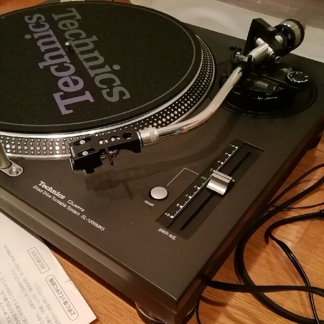 Panasonic(パナソニック)のターンテーブル　美品　Ｔｅｃｈｎｉｃｓ　SL-1200MK5-Ｋ 楽器のDJ機器(ターンテーブル)の商品写真