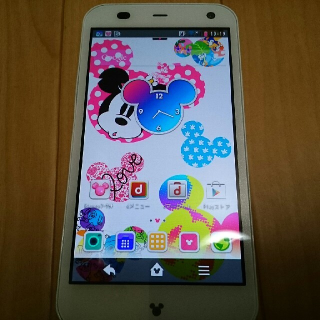 富士通(フジツウ)のdocomo F-03F ホワイトDisney Mobile 富士通 スマホ/家電/カメラのスマートフォン/携帯電話(スマートフォン本体)の商品写真