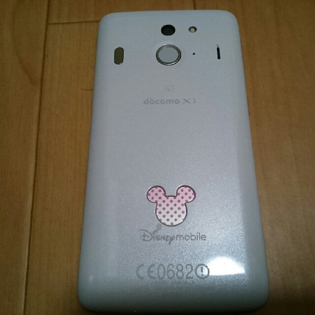 富士通(フジツウ)のdocomo F-03F ホワイトDisney Mobile 富士通 スマホ/家電/カメラのスマートフォン/携帯電話(スマートフォン本体)の商品写真