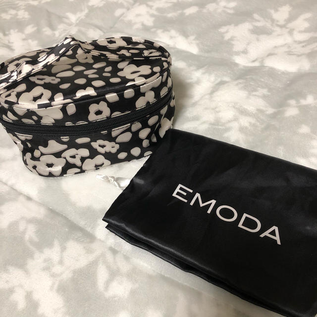 EMODA(エモダ)のEMODA ポーチ レディースのファッション小物(ポーチ)の商品写真