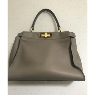 フェンディ(FENDI)のピーカブー (ショルダーバッグ)