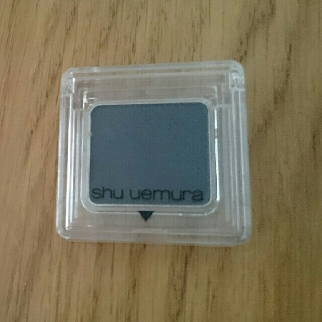 shu uemura(シュウウエムラ)の値下げ☆シュウウエムラ プレスドアイシャドー 698 コスメ/美容のベースメイク/化粧品(アイシャドウ)の商品写真