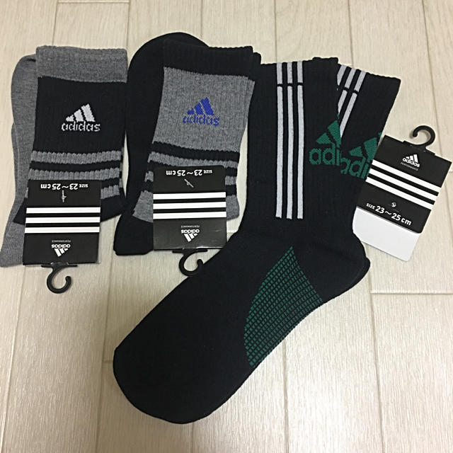 adidas(アディダス)の新品！adidas  アディダス  靴下 23-25センチ 3足セット ソックス キッズ/ベビー/マタニティのこども用ファッション小物(靴下/タイツ)の商品写真