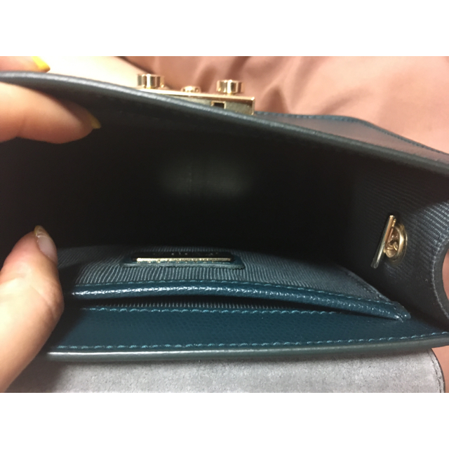 Furla(フルラ)の8/31まで値下げ☺︎美品 フルラ メトロポリス ダークグリーン レディースのバッグ(ショルダーバッグ)の商品写真