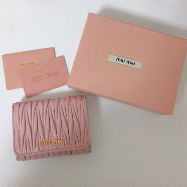 miumiu マトラッセ 三つ折り財布 | フリマアプリ ラクマ
