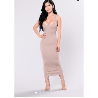 クラス(Class)のFashion nova 新品タグ付 タイトマキシワンピース ベージュ ヌーディ(ロングワンピース/マキシワンピース)