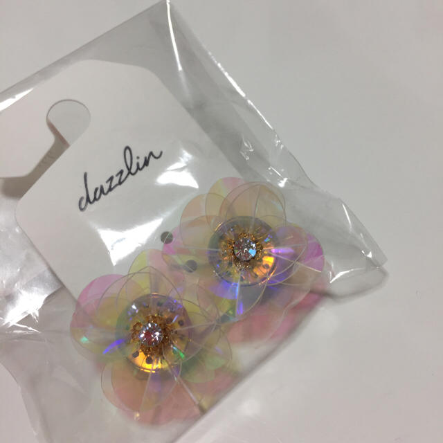 dazzlin(ダズリン)のdazzlin(ダズリン) スパングルフラワーピアス レディースのアクセサリー(ピアス)の商品写真