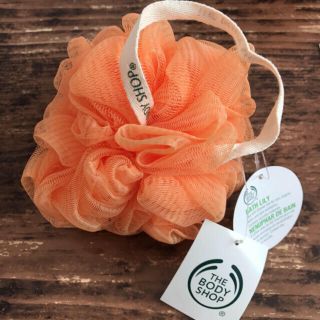 ザボディショップ(THE BODY SHOP)のボディショップ♡バスリリー♡新品♡もこもこヘアバンド付(ヘアバンド)