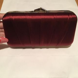 チャールズアンドキース(Charles and Keith)の【新品未使用】チャールズ&キース クラッチバッグ  チェーン付(クラッチバッグ)