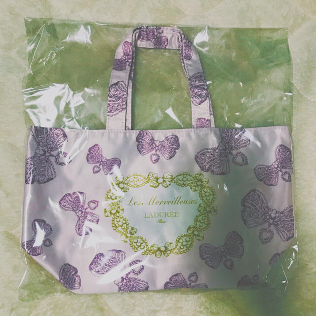 Les Merveilleuses LADUREE(レメルヴェイユーズラデュレ)のラデュレ バック ノベルティ レディースのバッグ(トートバッグ)の商品写真