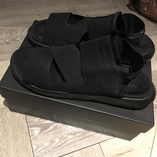 Y-3(ワイスリー)の期間限定値下げ Y-3 qasa sandal 27.5 メンズの靴/シューズ(サンダル)の商品写真