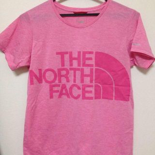 ザノースフェイス(THE NORTH FACE)のピンクのTシャツ(Tシャツ(半袖/袖なし))