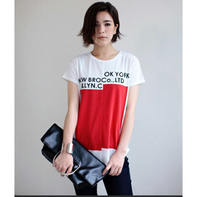 AZUL by moussy(アズールバイマウジー)のAZUL dy moussy デザインTシャツ レディースのトップス(Tシャツ(半袖/袖なし))の商品写真