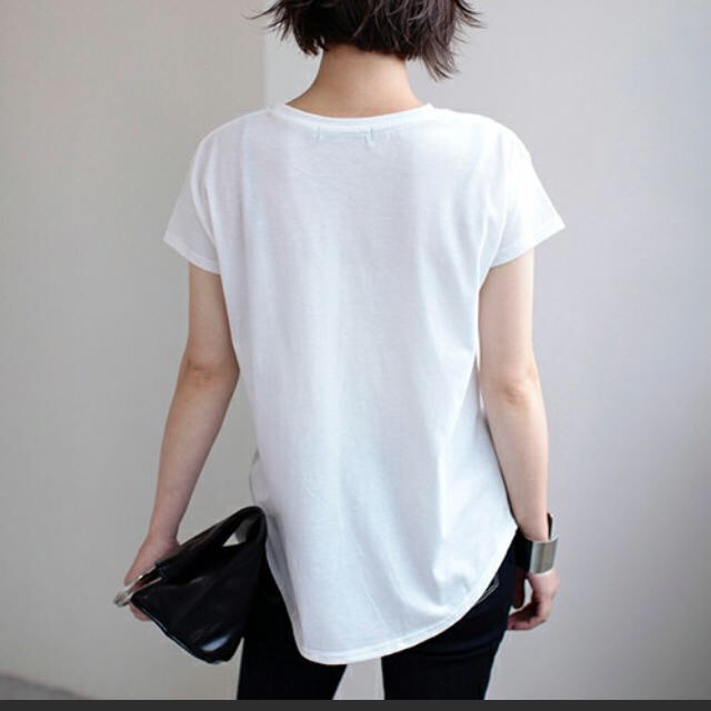 AZUL by moussy(アズールバイマウジー)のAZUL dy moussy デザインTシャツ レディースのトップス(Tシャツ(半袖/袖なし))の商品写真