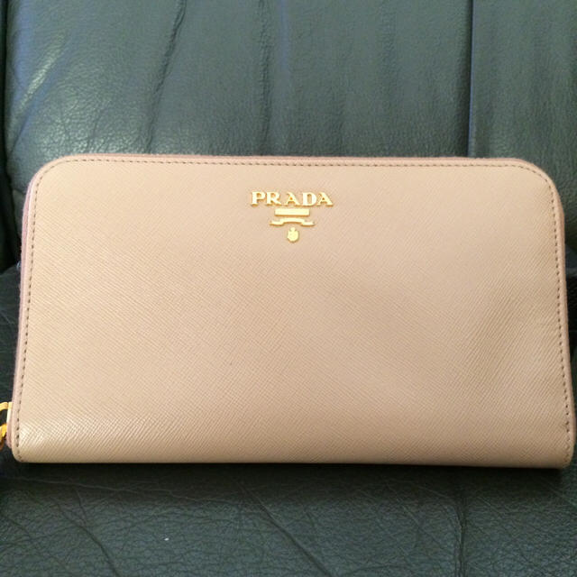 ベージュ極美品 PRADA プラダ カメオ ベージュ ラウンドファスナー 長財布 ピンク