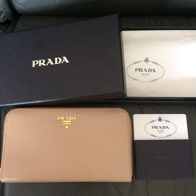 ベージュ極美品 PRADA プラダ カメオ ベージュ ラウンドファスナー 長財布 ピンク