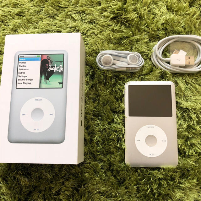 Apple(アップル)のiPod classic 120GB silver スマホ/家電/カメラのオーディオ機器(ポータブルプレーヤー)の商品写真