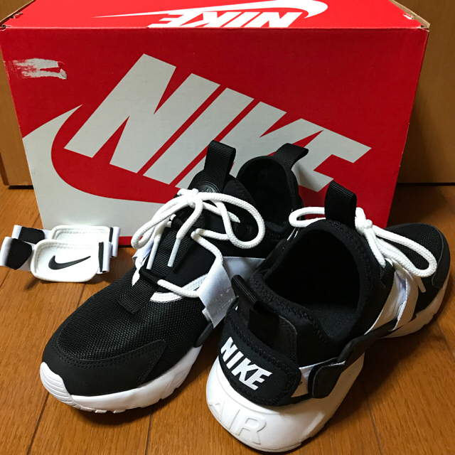 美品☆ NIKE WMNS AIR HUARACHE CITY LOW - スニーカー