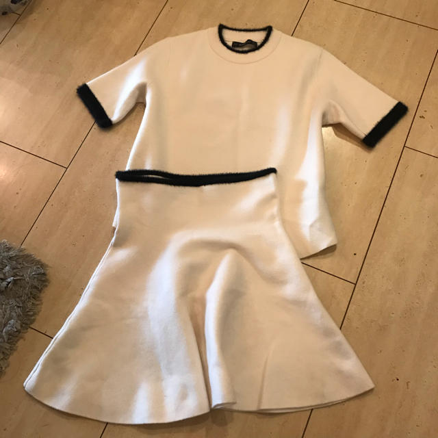 《完売品》　ZARA ニットセットアップ