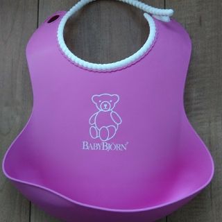 ベビービョルン(BABYBJORN)の[いちご様専用]　ベビービョルン　お食事エプロン２点(お食事エプロン)