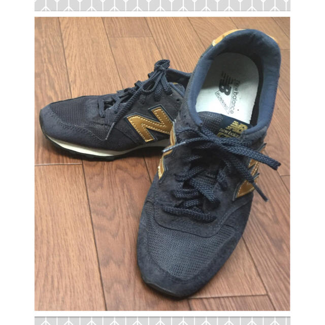 New Balance(ニューバランス)のニューバランス 996 ネイビー × ゴールド 24cm レディースの靴/シューズ(スニーカー)の商品写真