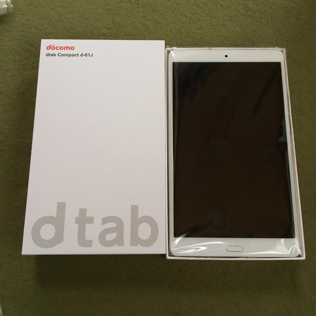 NTTdocomo(エヌティティドコモ)のdocomo dtab compact d-01J  ゴールド 新品未使用品 ② スマホ/家電/カメラのPC/タブレット(タブレット)の商品写真