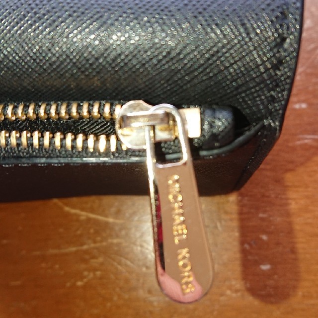 Michael Kors(マイケルコース)のともも様 マイケル・コース 折り財布 黒 レディースのファッション小物(財布)の商品写真