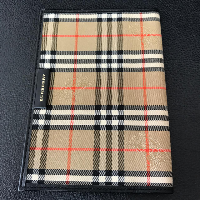 BURBERRY(バーバリー)の美品 バーバリー ブックカバー 文庫本サイズ ノバチェック ブラウン ハンドメイドの文具/ステーショナリー(ブックカバー)の商品写真