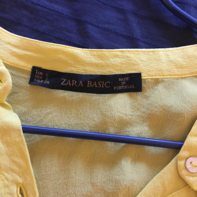 ZARA(ザラ)のZARA イエローシフォントップス レディースのトップス(シャツ/ブラウス(長袖/七分))の商品写真