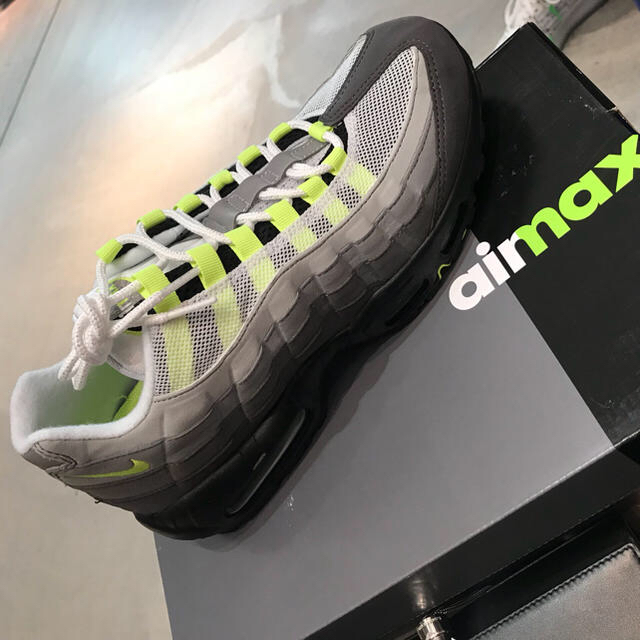 NIKE(ナイキ)の送料込 NIKE AIR MAX 95 OG イエローグラデ メンズの靴/シューズ(スニーカー)の商品写真