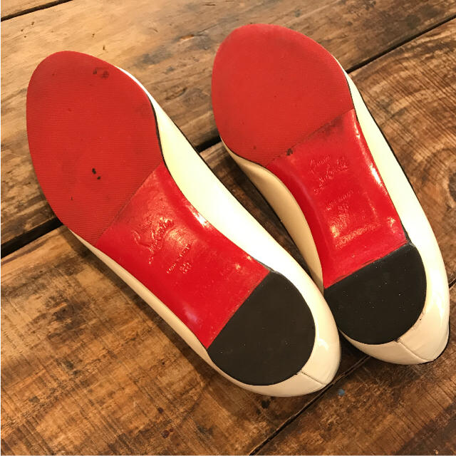 Christian Louboutin(クリスチャンルブタン)のChristian Louboutin パテントレザー リボンフラットシューズ レディースの靴/シューズ(バレエシューズ)の商品写真