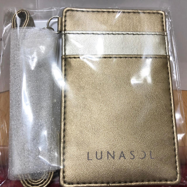 LUNASOL(ルナソル)のルナソル 2018ノベルティパスケース <サンプル付> エンタメ/ホビーのコレクション(ノベルティグッズ)の商品写真