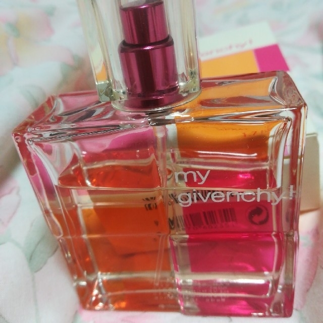 GIVENCHY(ジバンシィ)の【Missy様専用】GIVENCHY　香水 コスメ/美容の香水(香水(女性用))の商品写真