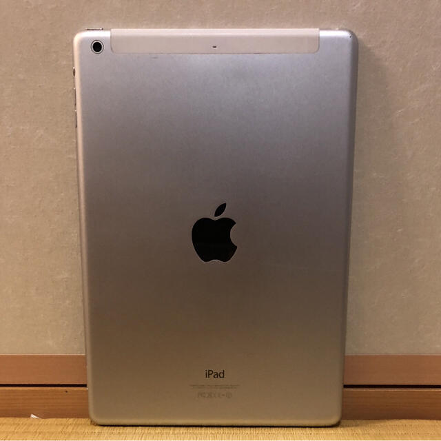 iPad(アイパッド)のiPad Air WiFi+cellular 本体のみ スマホ/家電/カメラのPC/タブレット(タブレット)の商品写真