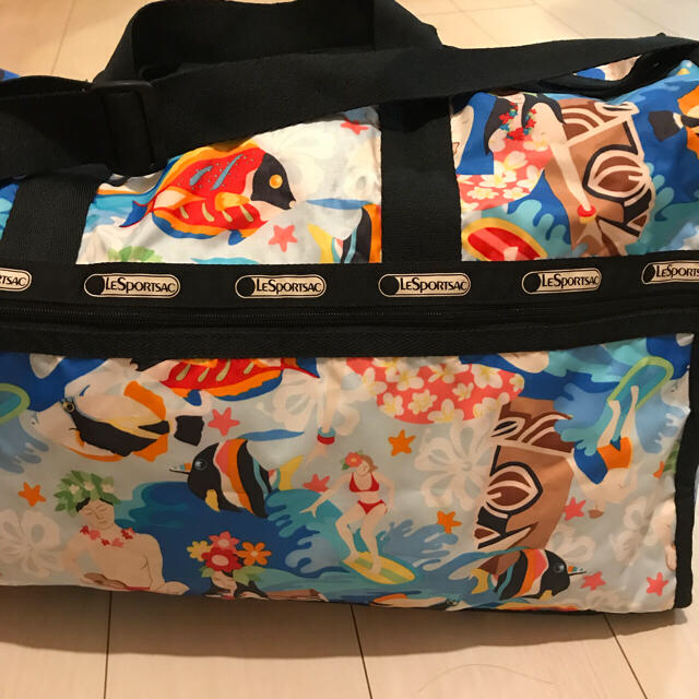 LeSportsac(レスポートサック)のレスポートサック ボストン ハワイ限定柄 ミニポーチ付き レディースのバッグ(ボストンバッグ)の商品写真