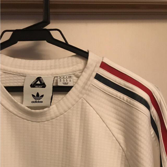 adidas(アディダス)のpalace × adidas ライン入りカットソー 白 Mサイズ メンズのトップス(その他)の商品写真