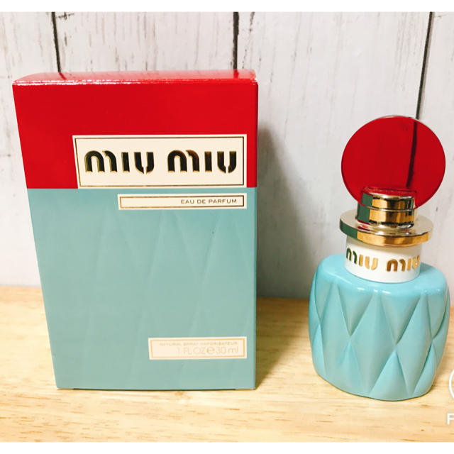 miumiu(ミュウミュウ)のponpon様専用【新品未使用】MIUMIU オードパルファム 30ml コスメ/美容の香水(香水(女性用))の商品写真