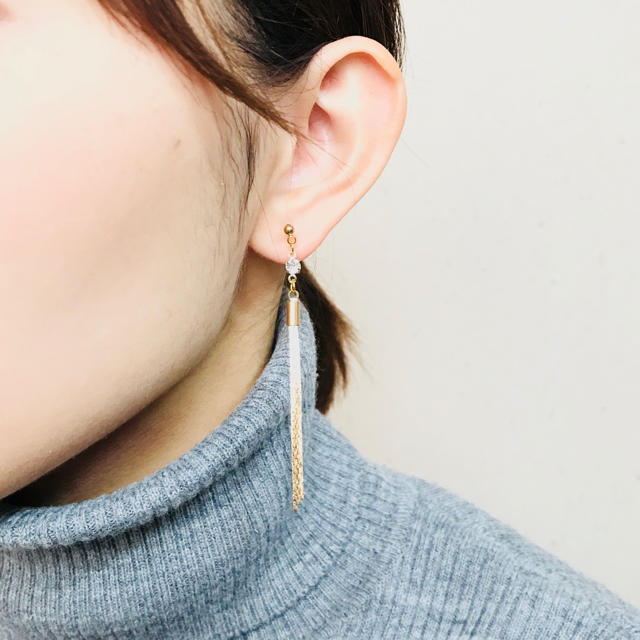 ZARA(ザラ)のラスト1点！大人可愛い♡ビジューとメタルタッセルのノンホールピアス ハンドメイドのアクセサリー(イヤリング)の商品写真