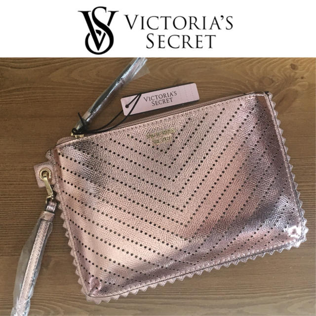 Victoria's Secret(ヴィクトリアズシークレット)のNew!! 可愛い シャイニー ピンク VS ポーチ ♡ 新品✨ レディースのファッション小物(ポーチ)の商品写真