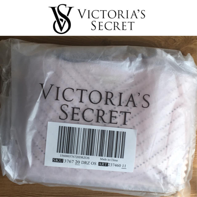 Victoria's Secret(ヴィクトリアズシークレット)のNew!! 可愛い シャイニー ピンク VS ポーチ ♡ 新品✨ レディースのファッション小物(ポーチ)の商品写真