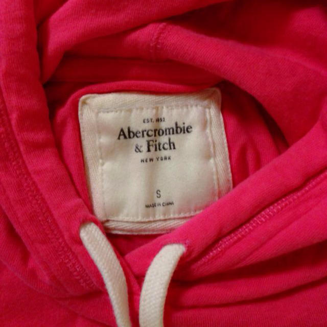 Abercrombie&Fitch(アバクロンビーアンドフィッチ)のアバクロ ピンクのパーカー レディースのトップス(パーカー)の商品写真