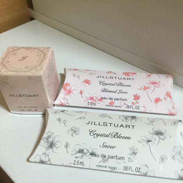 JILLSTUART(ジルスチュアート)の【新品】ジルスチュアート♡香水 3点セット コスメ/美容の香水(香水(女性用))の商品写真