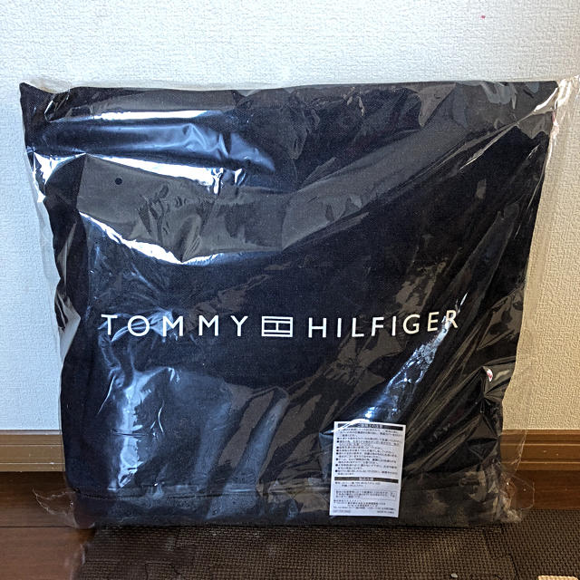 TOMMY HILFIGER(トミーヒルフィガー)のTOMMY HILFIGER☆クッションカバー エンタメ/ホビーのコレクション(ノベルティグッズ)の商品写真