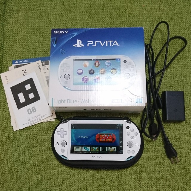 PlayStation Vita 本体 ケース付 PHC-2000 ZA17のサムネイル