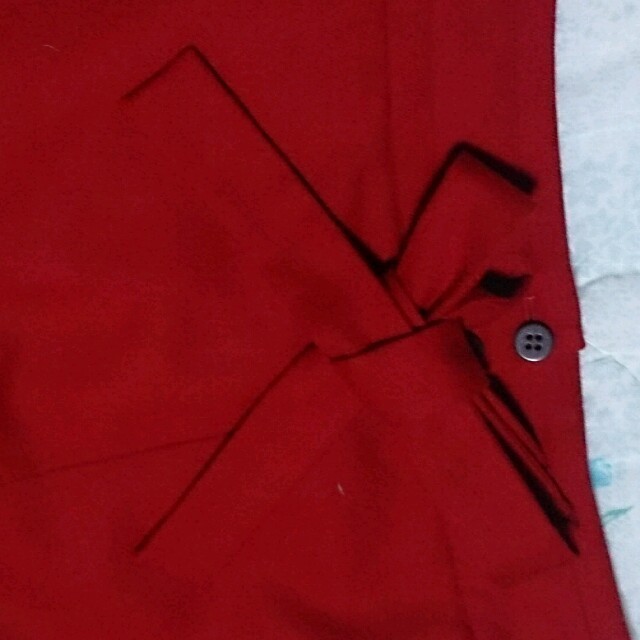 Perle Peche(ペルルペッシュ)の【特別冬前値下】秋冬物  赤色スカート レディースのスカート(ひざ丈スカート)の商品写真